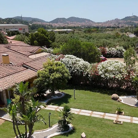 Su Lillu Elegante Con Giardino Сasa de vacaciones